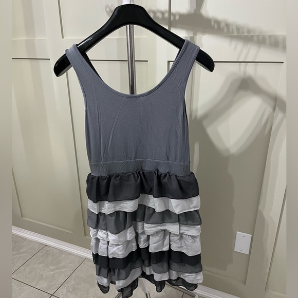 H&M - Grey Ruffled Dress - Picture 2 of 2